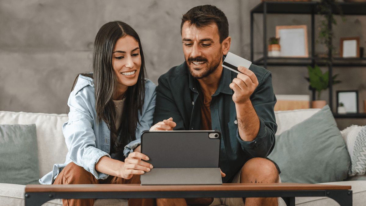 Interactive product comparison tool displaying side-by-side analysis of features, user ratings, detailed pros and cons lists, and verified customer reviews to help users make informed purchasing decisions